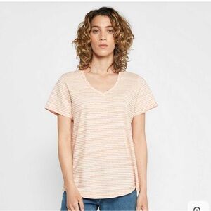 KUHL Ladies V neck Tshirt. Cream with pink stripe detail. Size Large